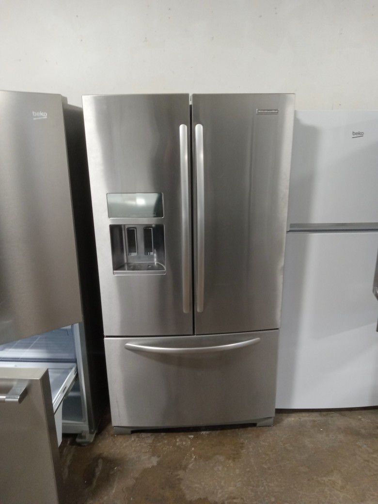 25 Cubic Foot KitchenAid Bottom Freezer Pull Out Price To Sell Comes With Free Delivery Vancouver Area