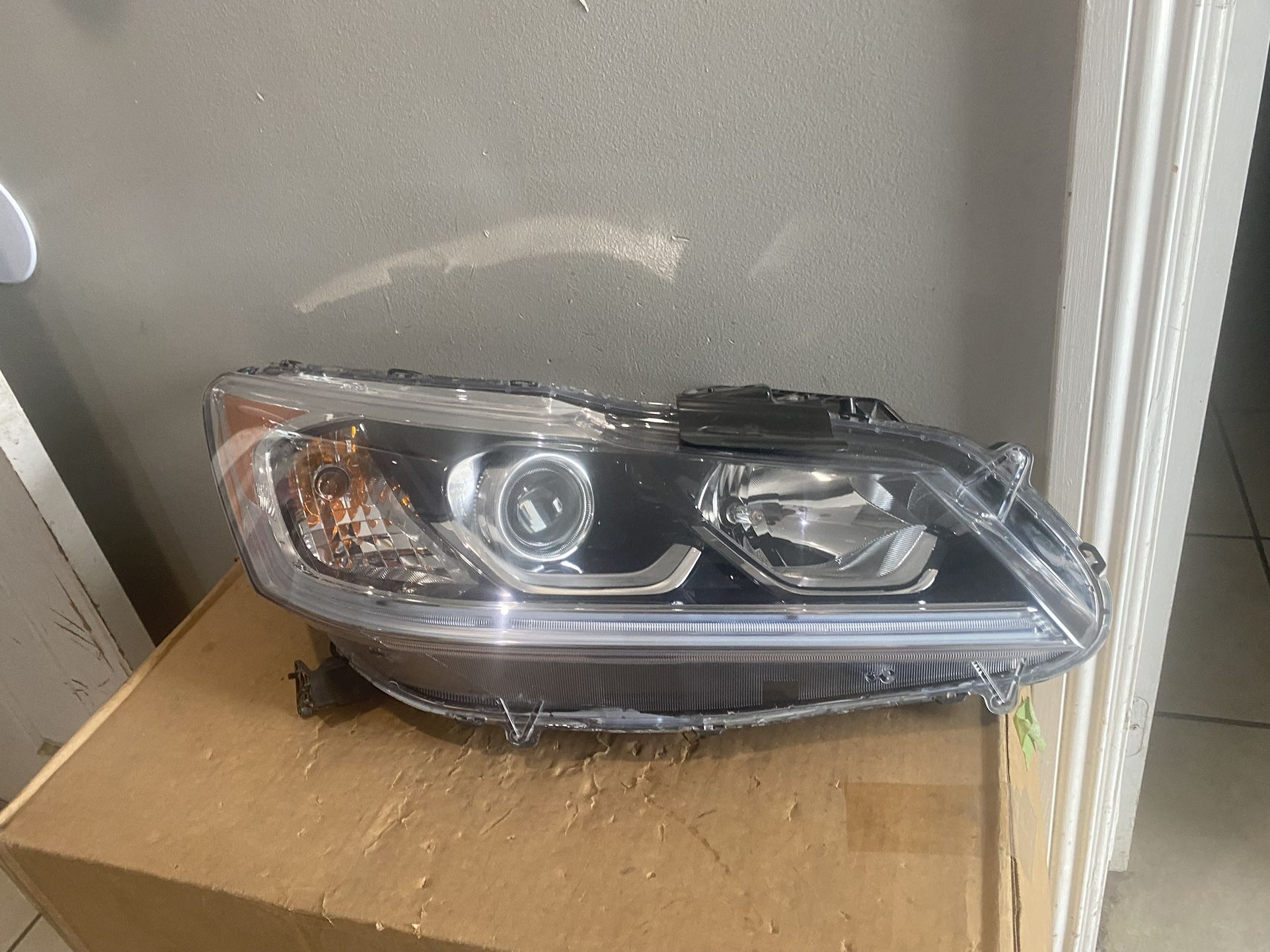 2016-2017 Honda Accord Hybrid Right Headlight
