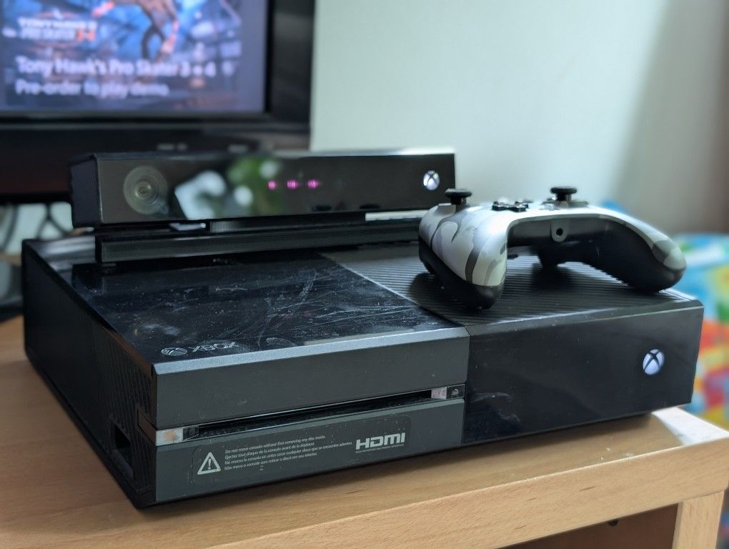 Xbox One, Kinect, Wired Controller + 14 Games