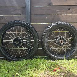Set of D.I.D. DIRT STAR Wheels with Tires