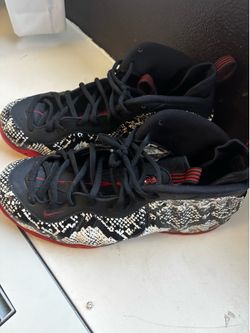 Tennis shoes