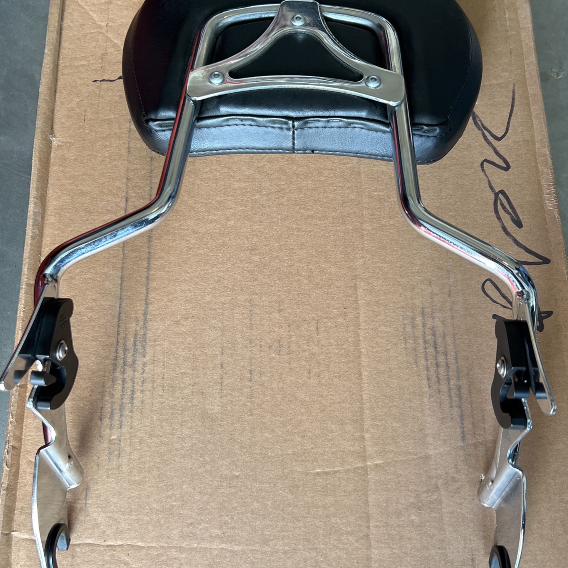 Chrome Detachable, Shorty Sissy Bar for Sale in Hanford, CA OfferUp