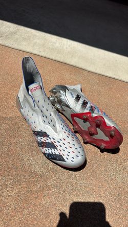Adidas Predator cleats size 10  new