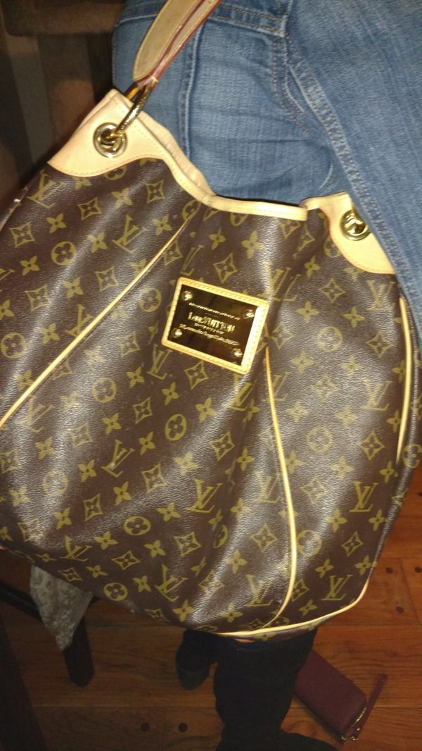 Louis VUITTON for Sale in Phoenix, AZ - OfferUp