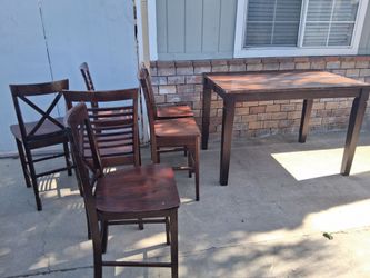 Table and 6 chairs set