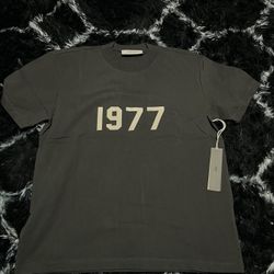 Authentic Fear of God ESSENTIALS T-shirt NWT Sz XS