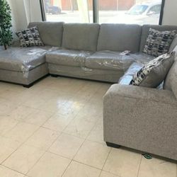 Ballinasloe Platinum RAF Sectional

by Ashley Furniture