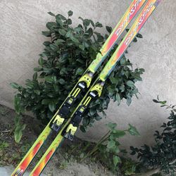 Dynastar Snow Skis with Salomon Bindings