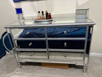 Dresser set Dresser set