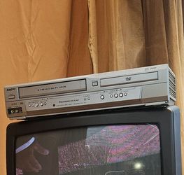 Sanyo DVD/VCR Combo. No remote controll. Tv not included