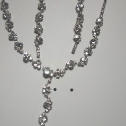 Beautiful Bridge Set Of Silver Tone Long Earrings & Collar