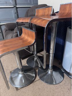 Adjustable bar stools