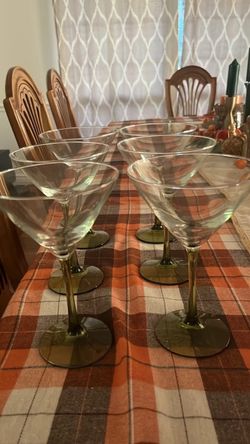 Like new. Set of 6 martini/mocktail/cocktail glasses.