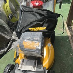DEWALT 20V MAX 21.5 in. Battery Powered Walk Behind Self Propelled Lawn Mower(Tool Only)