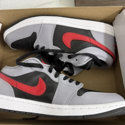 JORDAN 1 Low 9.5 Woman 8 Male New In Box