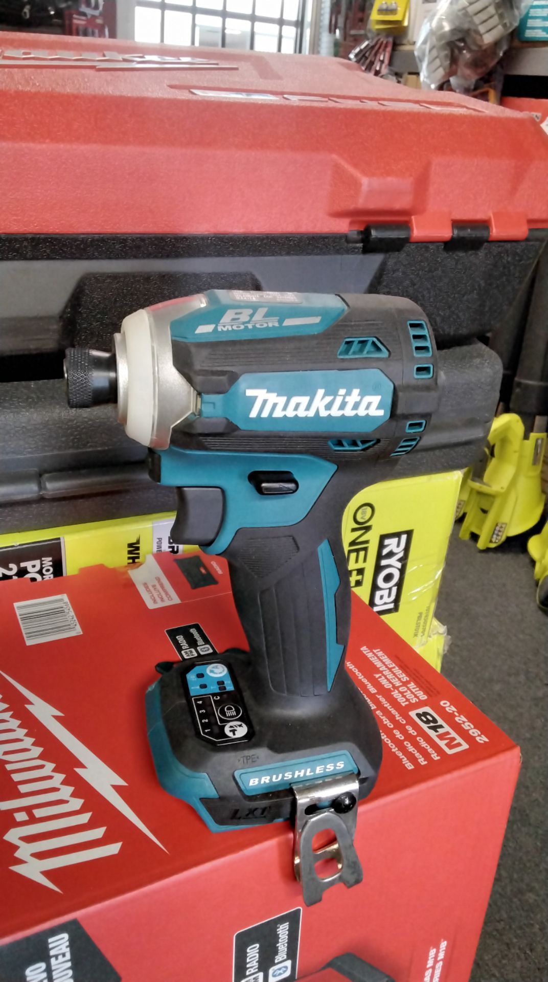 MAKITA 18V LXT BRUSHLESS IMPACT DRIVER (TOOL ONLY)