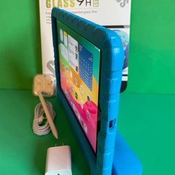 Apple IPad 7th Generation (10.2” Retina / IOS 18) 32GB with kids case, Pen & Accessories (Netflix, zoom, Roblox etc supported) 