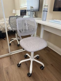 brand new desk chair