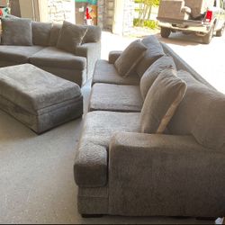 Grey Sofa Set & Ottoman 