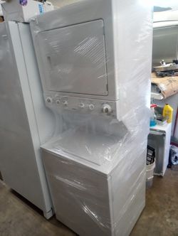 Kenmore Stackable Washer And Gas Dryer 27"W