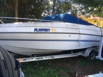 Sundancer boat whith aluminum trailer