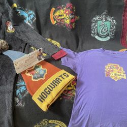 Harry Potter Hogwarts Gift Set - Blanket PJs Hat T-shirt