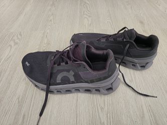 On cloud Women's Running Shoes size 8.5