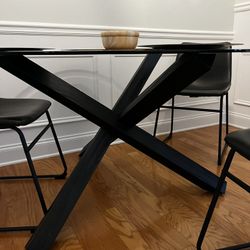 Beautiful dining room Table Set With 4 Chairs 