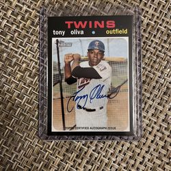 2020 Topps Heritage  High Number Autograph Tony Oliva