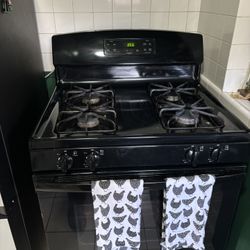 GE Gas Stove w/ Oven – 4 Burner – Black