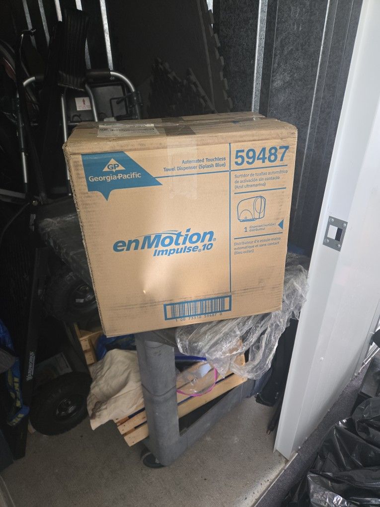 Automated Touchless Towel Dispenser