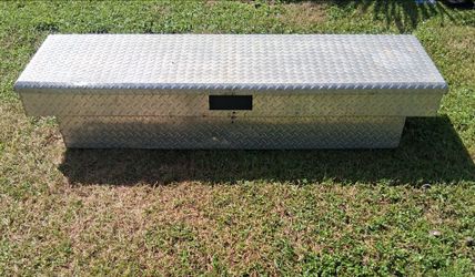 Truck tool box