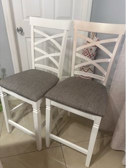 6 White dinning chairs