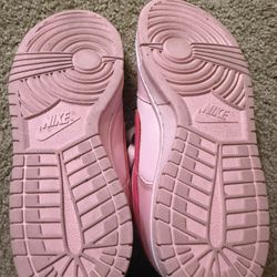 Nike Dunk Low ‘Triple Pink’