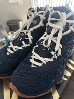 Lebron 17 UConn