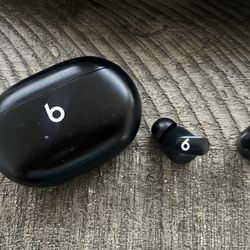 Beats Studio Buds - True Wireless Noise Cancelling Earbuds - Compatible with Apple & Android, Built-in Microphone, IPX4 Rating, Sweat Resistant Earpho