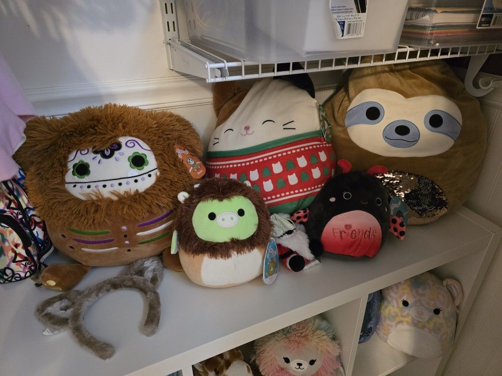 Squish Mellows And Other Stuffed Animals 
