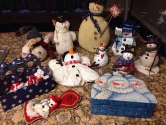 A bunch of snowman for the holidays