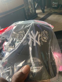 Black New York woth rose