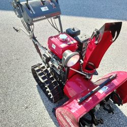 HS928 Honda Snow Blower LIKE NEW