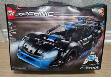 Lego Technic Porsche  GT4  Set 42176box. Damaged Box