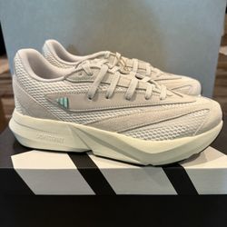 Adidas Women Lightblaze Size US 8