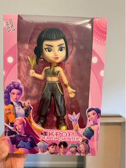K-POP  Demon hunters doll ,wall poster & Zoe custome .
