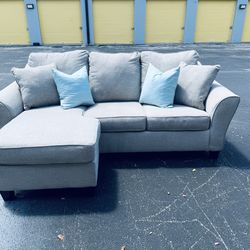 Stunning Upscale Pottery Barn Coastal Queen Sleeper Sectional Sofa w/Reversible Chaise (Mattress Never Used)