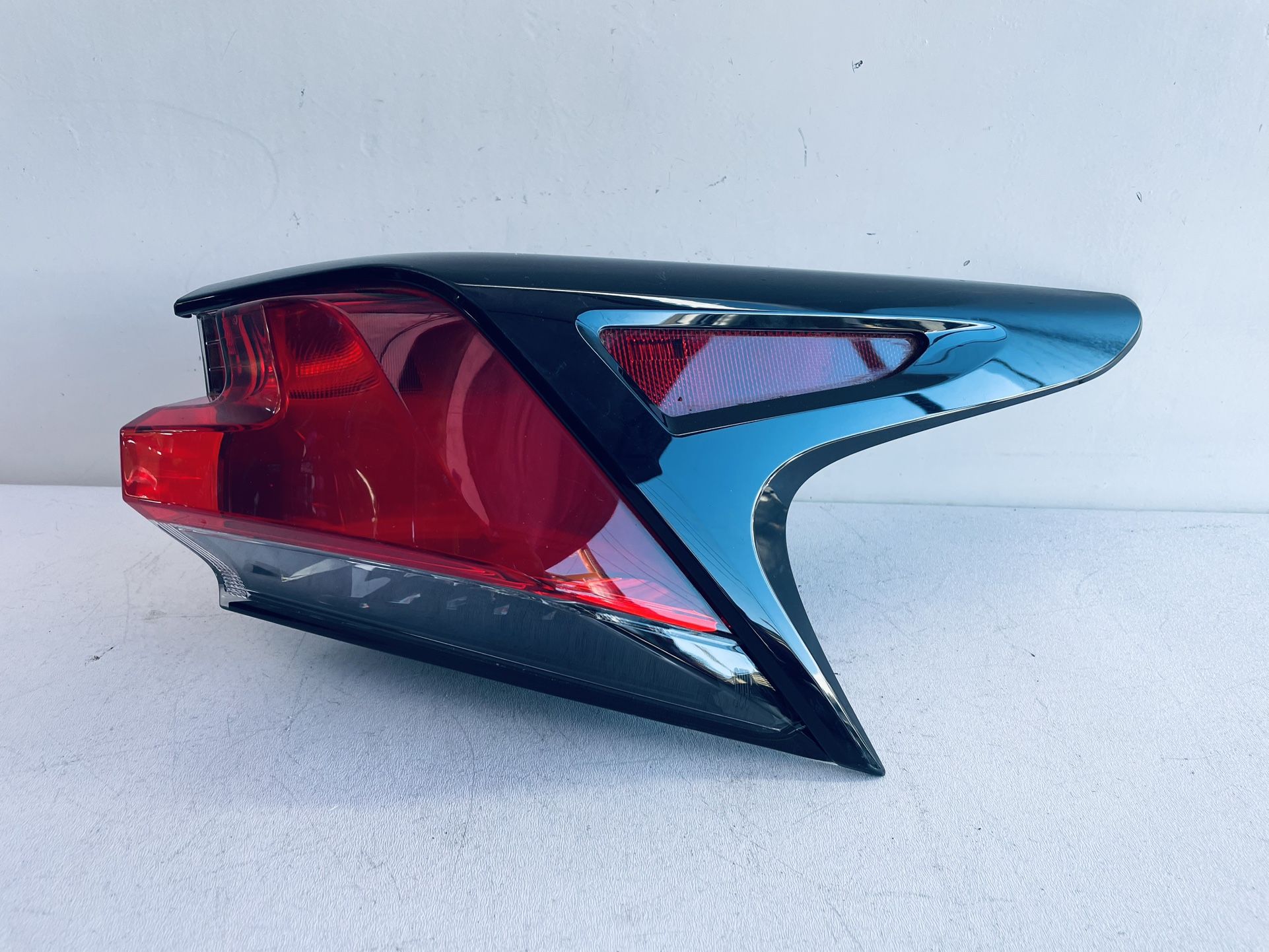 2018-2021 LEXUS NX300H RIGHT PASSENGER SIDE TAIL LIGHT LED OEM