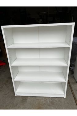 White Bookcase, 4 Shelves – Good Condition