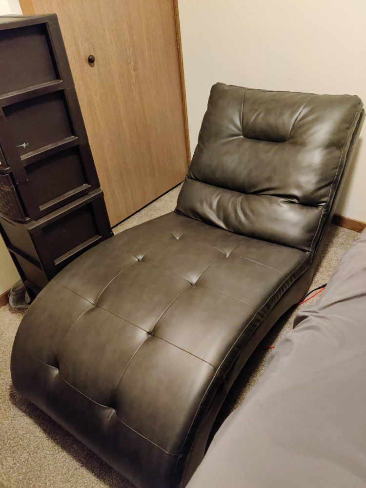 Bob's Furniture's Cushion Chair