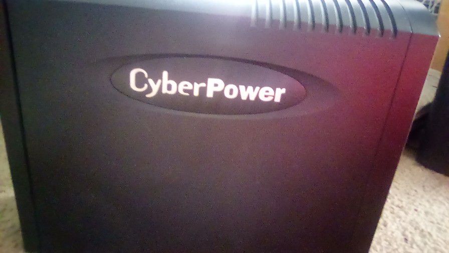 CyberPower AVR CP900AVR 900 VA 560 Watts 8 Outlets UPS

