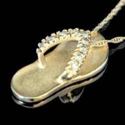 Na Hoku 14K Yellow Gold Natural Diamond Flip Flop Pendant