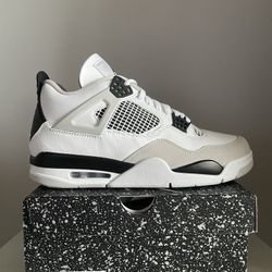 Jordan 4 Military Black - 11 M